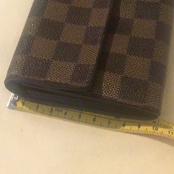 Authentic Louis Vuitton DAMIER large Wallet - Picture 9 of 16